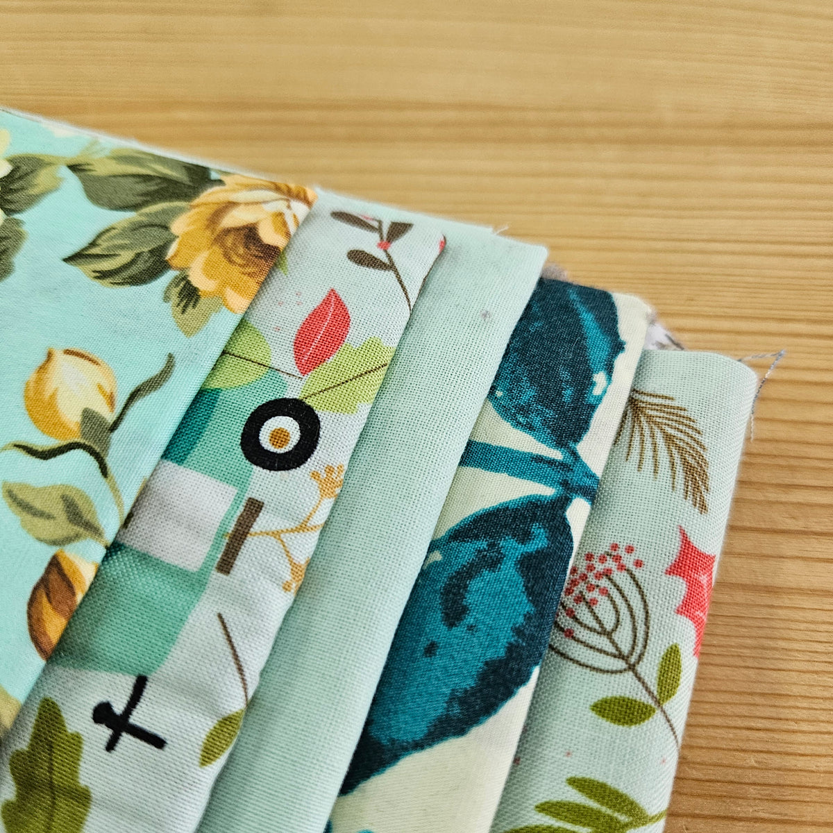 Remnant Craft Fabrics - Aqua Prints
