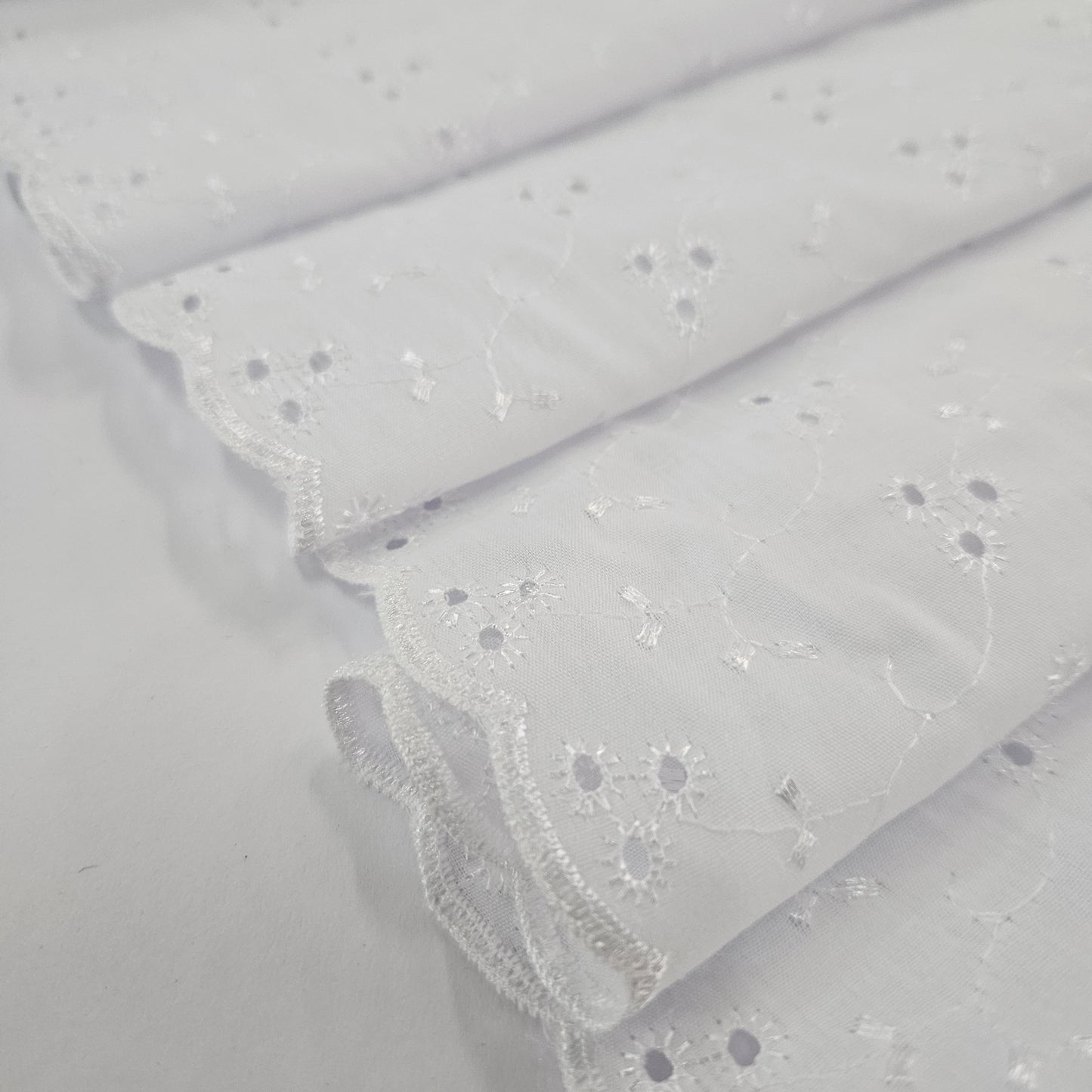 Embroidery Onglaze Eyelet Vines